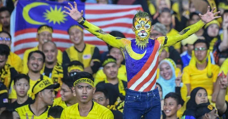 Top 89+ ảnh cổ động viên Malaysia khuấy động khán đài 15