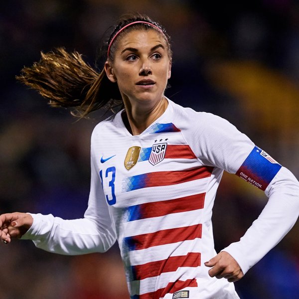 110+ ảnh Alex Morgan, nữ hoàng sân cỏ với nhan sắc rạng ngời 4