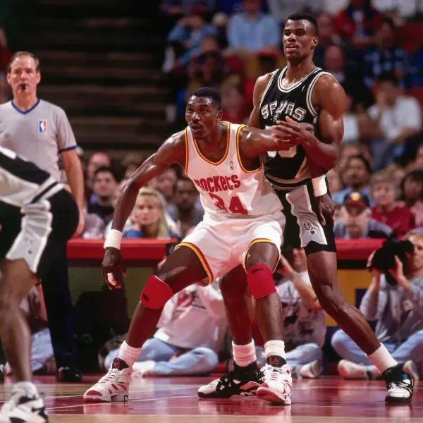 99+ ảnh Hakeem Olajuwon, biểu tượng của bóng rổ Nigeria 1