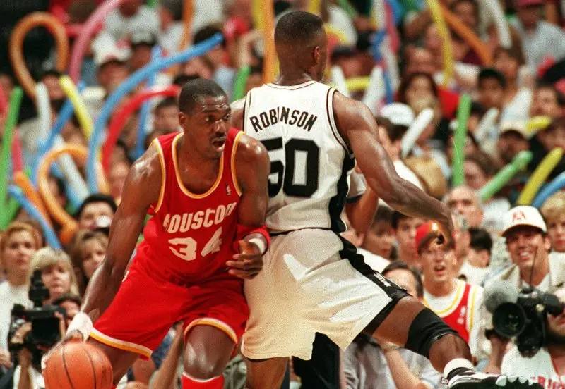 99+ ảnh Hakeem Olajuwon, biểu tượng của bóng rổ Nigeria 38