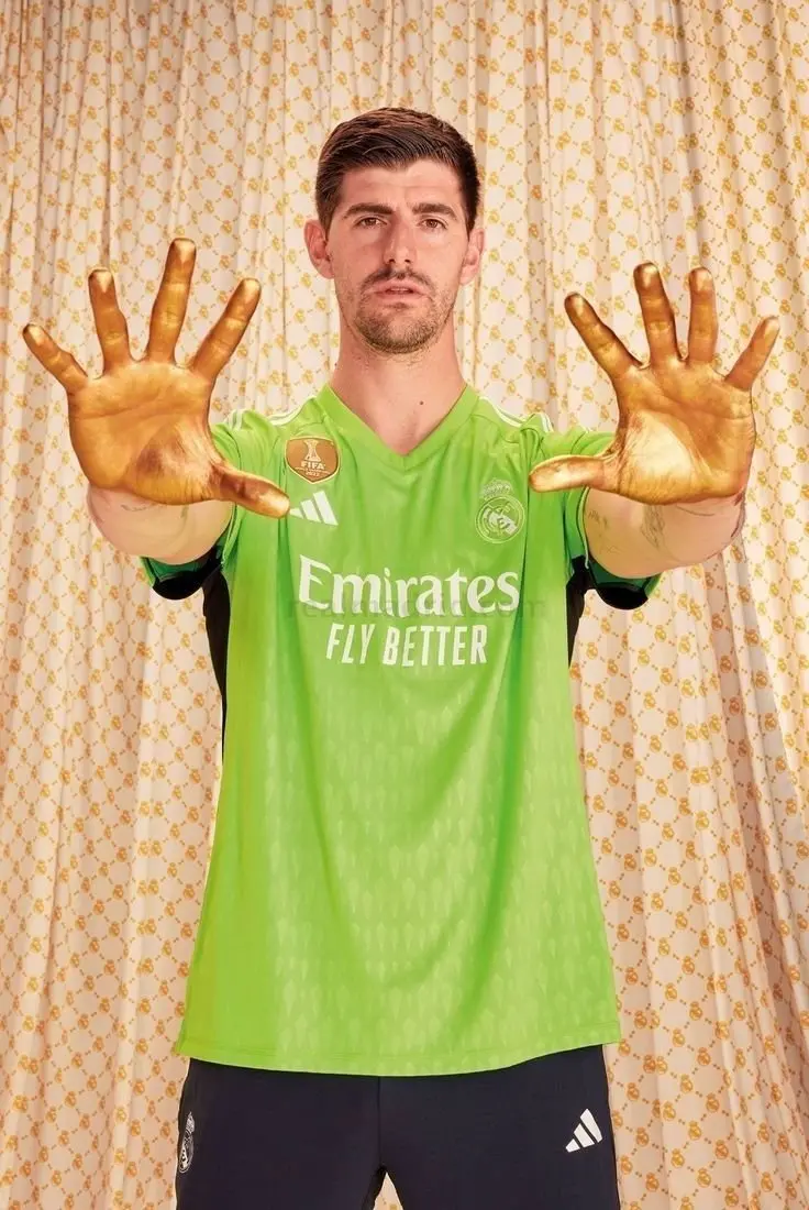 99+ ảnh khoảnh khắc ấn tượng của Courtois 24