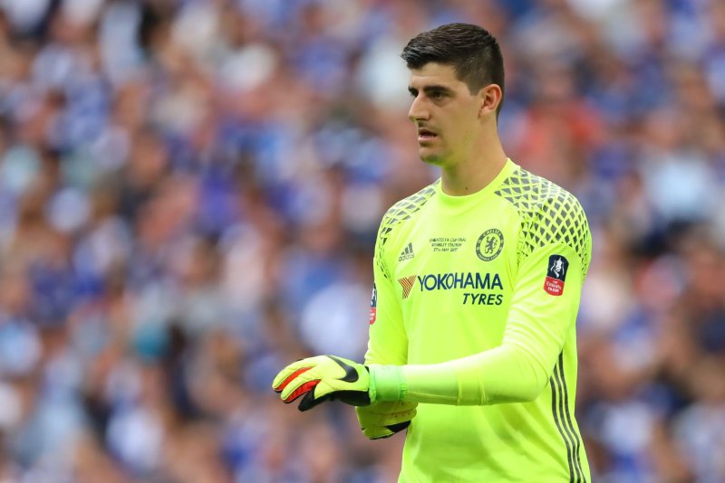 99+ ảnh khoảnh khắc ấn tượng của Courtois 39