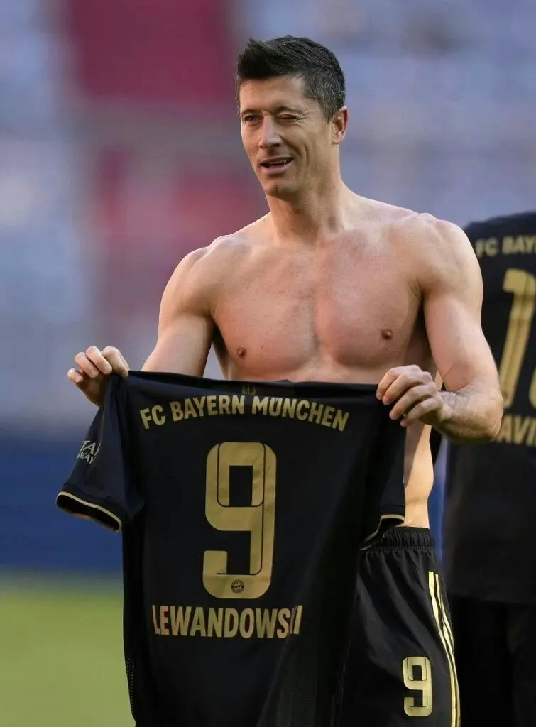 ảnh chế Robert Lewandowski 37