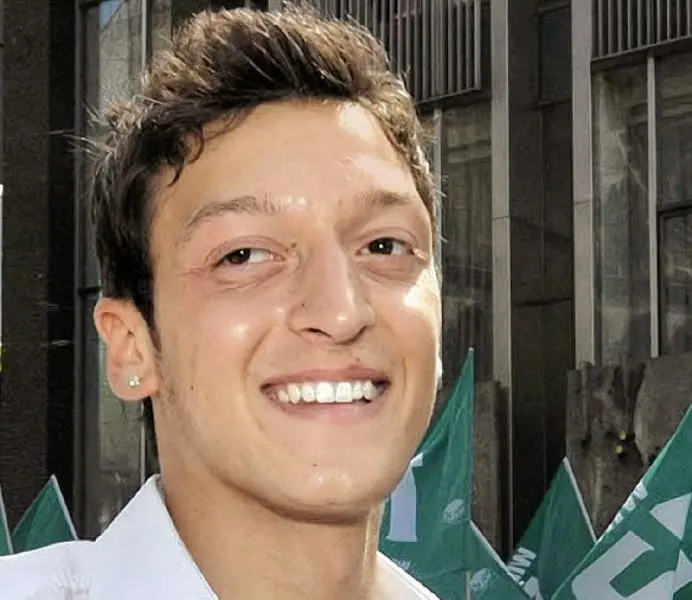 ảnh chế Mesut Özil 13