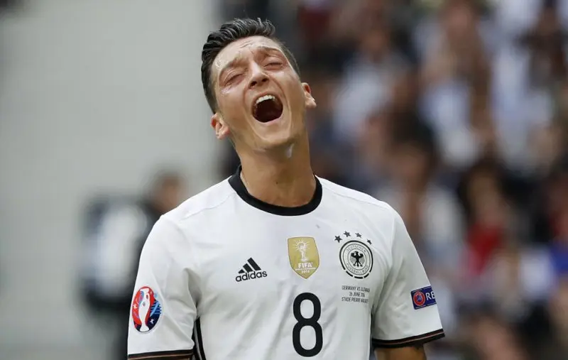 ảnh chế Mesut Özil 8