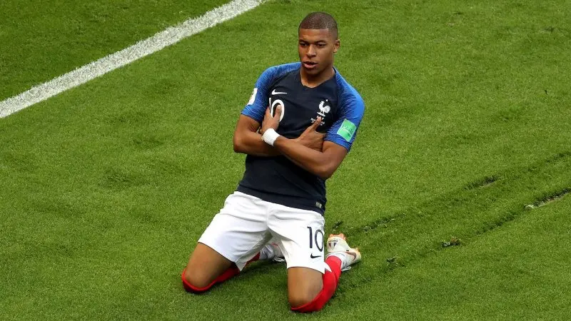 ảnh chế Kylian Mbappé 12