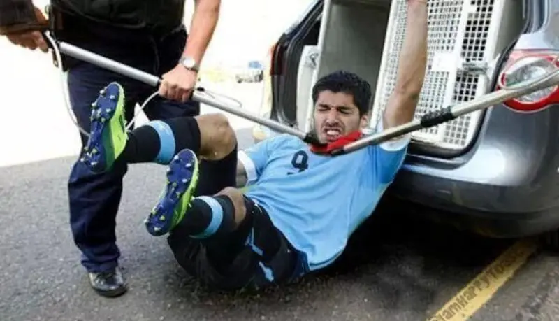  ảnh chế Luis Suárez 34