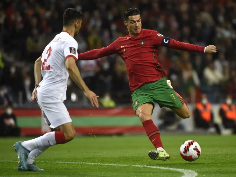 Ngắm nhìn những tuyệt phẩm sút bóng của Ronaldo 11