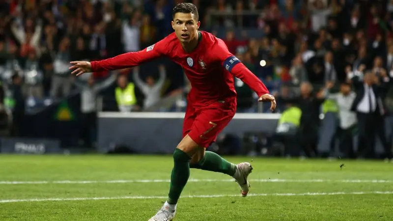 Ngắm nhìn những tuyệt phẩm sút bóng của Ronaldo 12