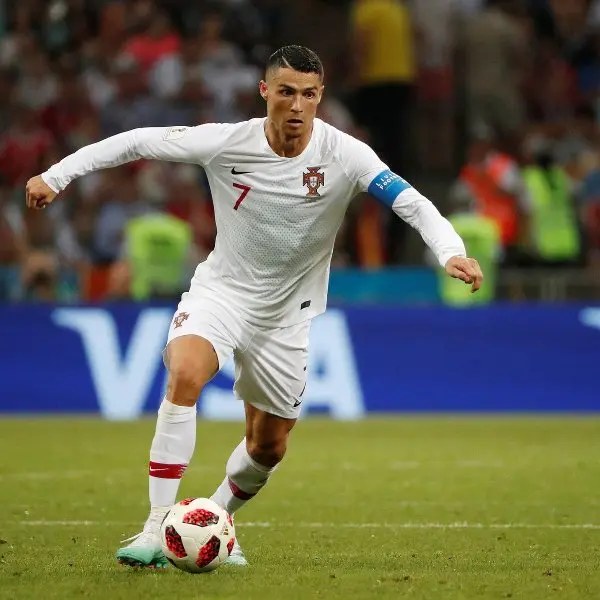 Ngắm nhìn những tuyệt phẩm sút bóng của Ronaldo 14