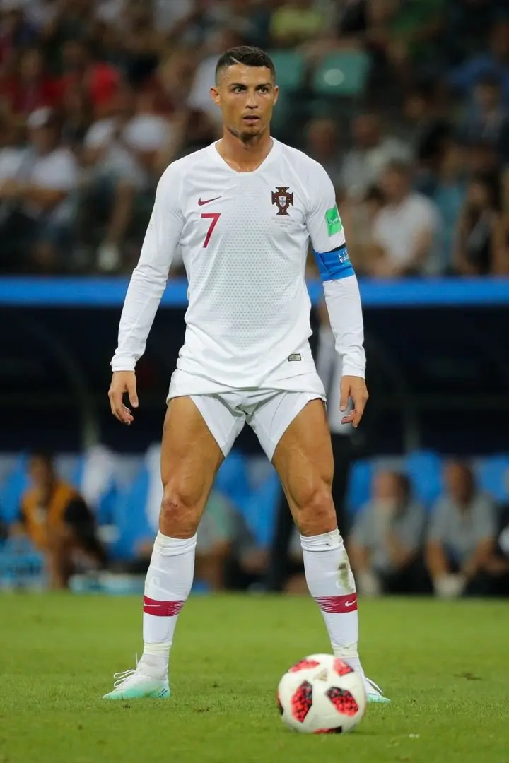 Ngắm nhìn những tuyệt phẩm sút bóng của Ronaldo 19