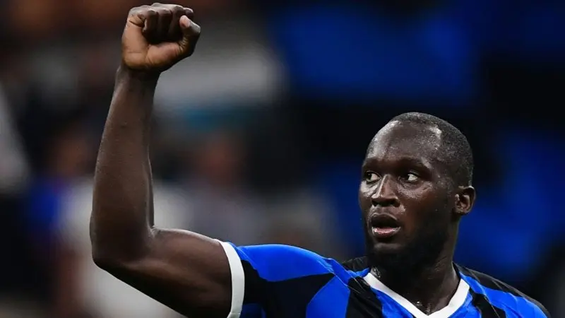 Ảnh Lukaku ăn mừng 12