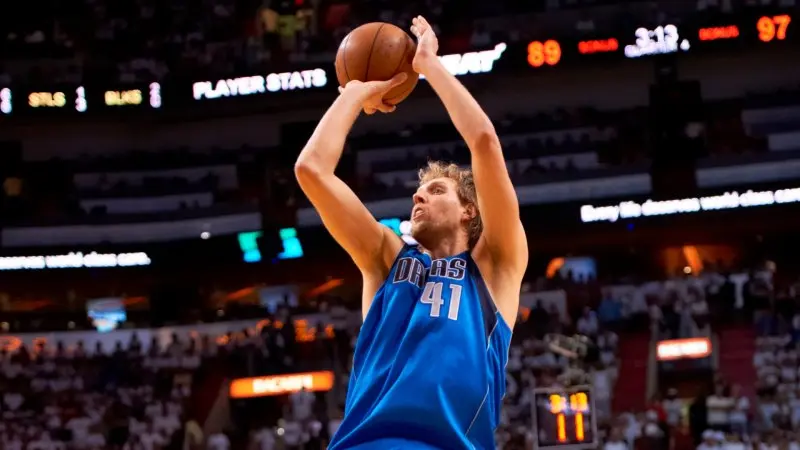 Top 99+ ảnh Dirk Nowitzki, huyền thoại bóng rổ châu u 21