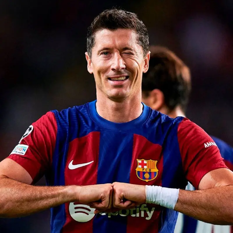 Ảnh nền Robert Lewandowski siêu sắc nét  14