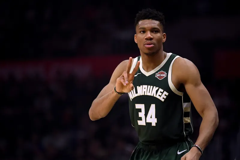 Tiểu sử Giannis Antetokounmpo 1