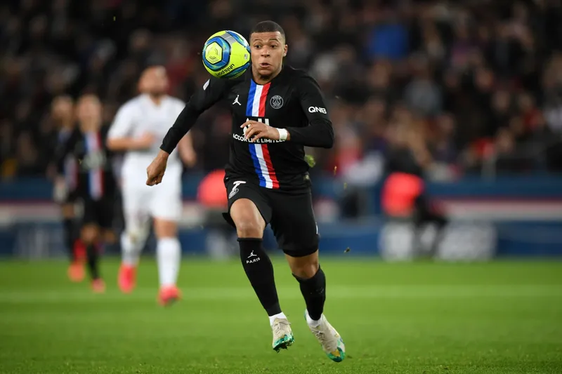 Tiểu sử Kylian Mbappé 16