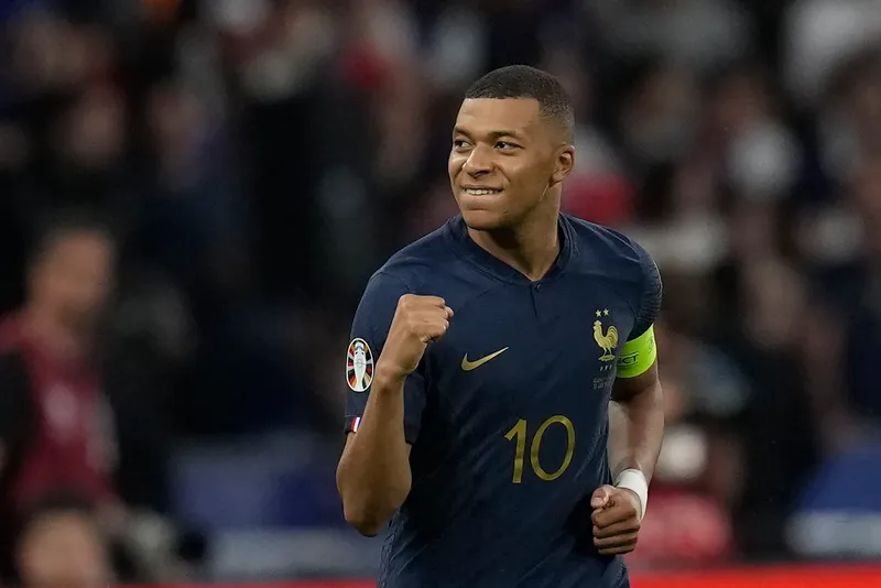 Tiểu sử Kylian Mbappé 22