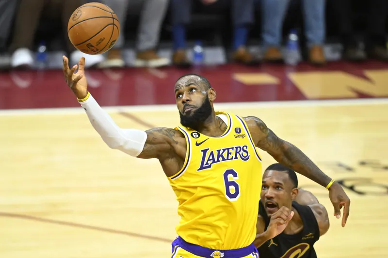 LeBron James (Bóng rổ) 5