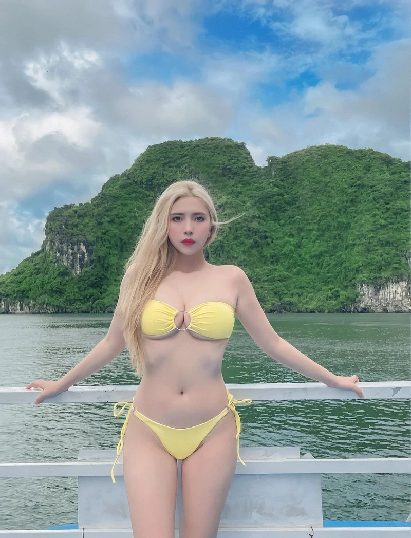 Gái xinh mặc bikini 04