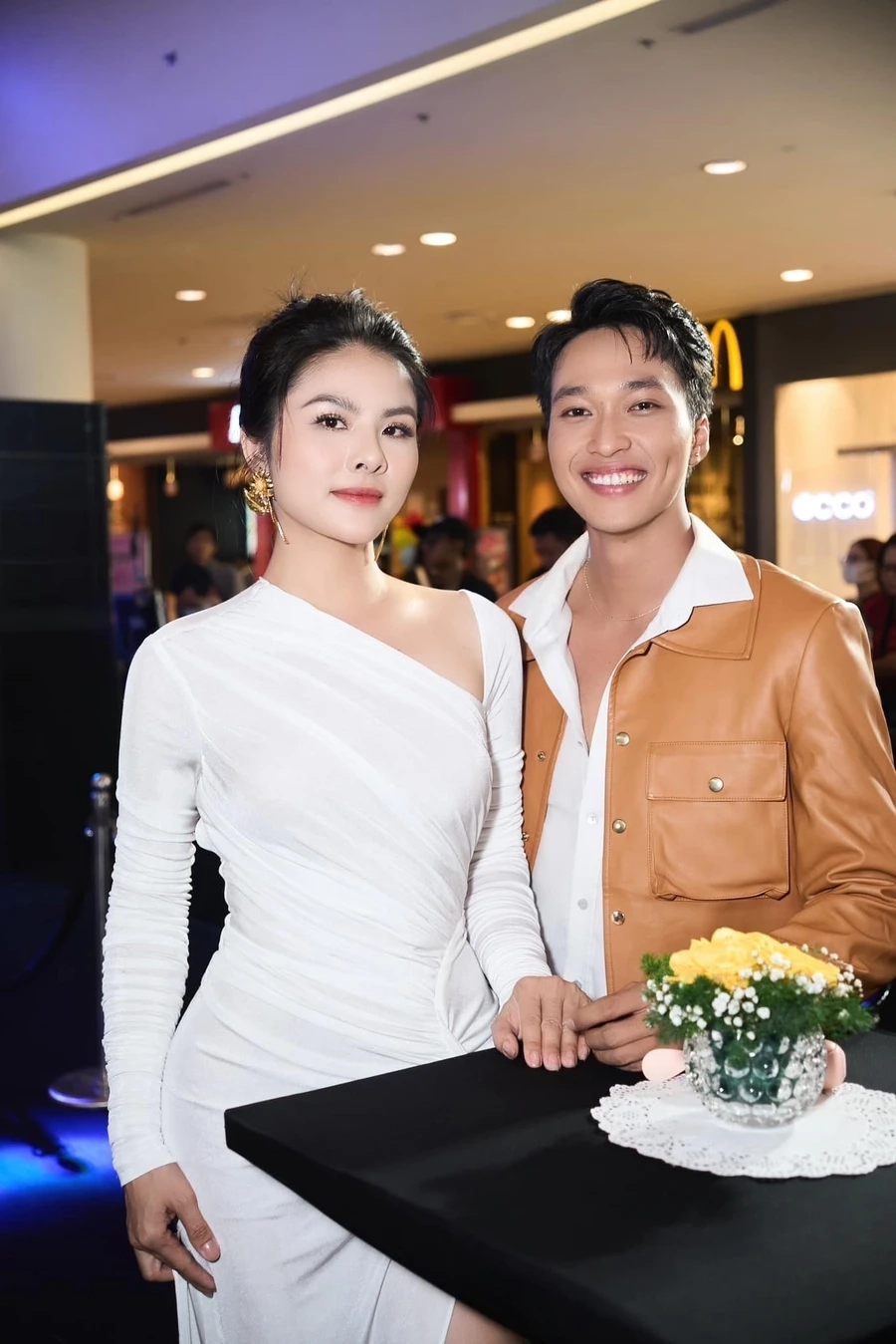 Ca sĩ Vân Trang luôn thu hút sự chú ý của khán giả với giọng hát truyền cảm.