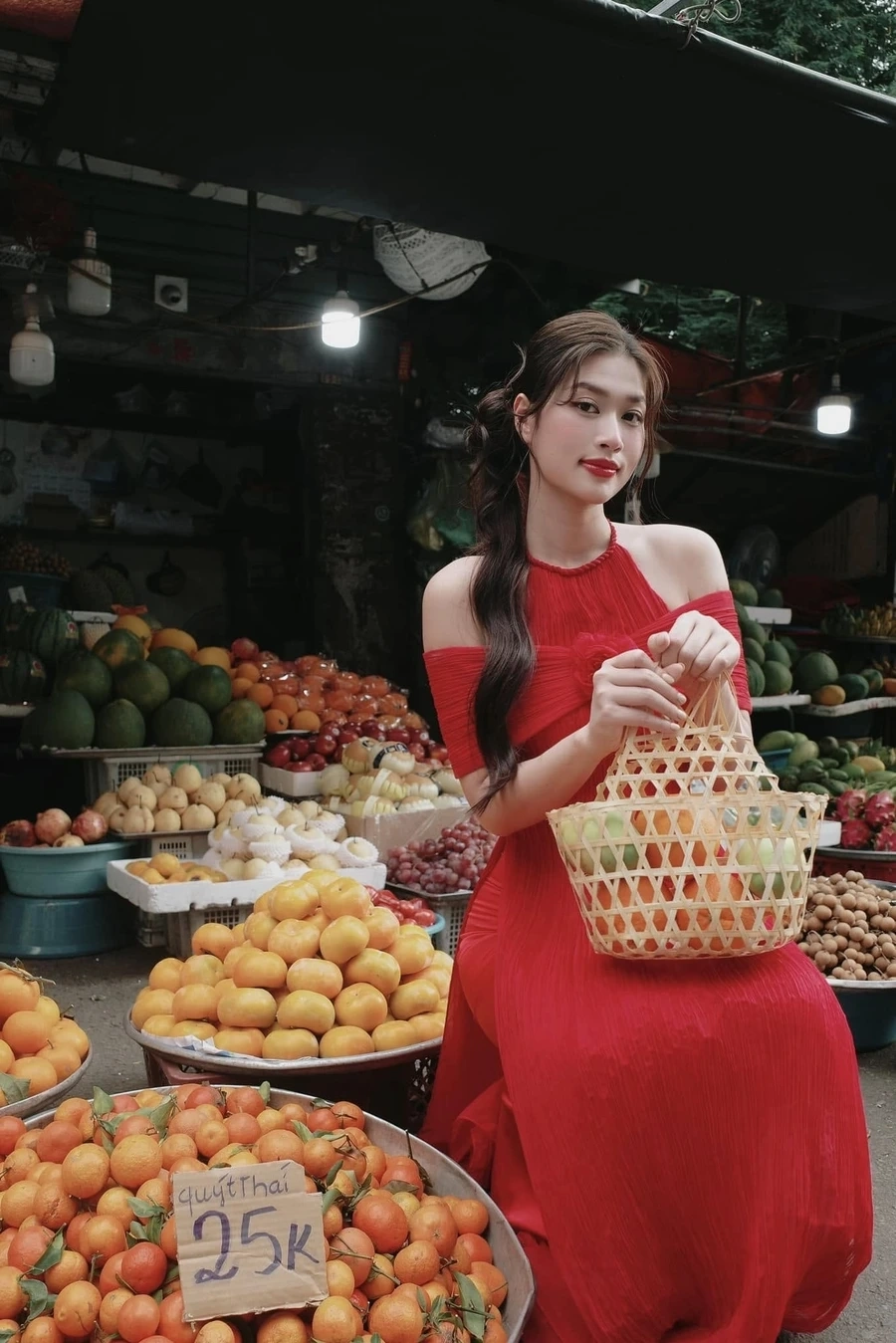 Người Mẫu Thiên Ân luôn tạo ấn tượng với vẻ đẹp sắc sảo và chuyên nghiệp.