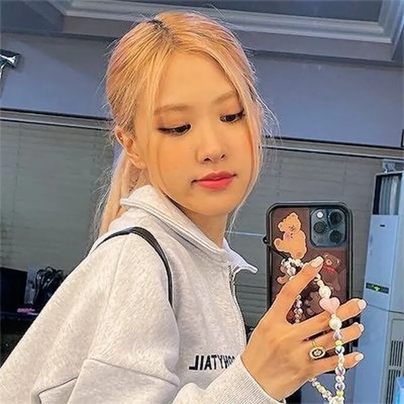 Thể hiện sự dễ thương với hình nền Rose Blackpink cute