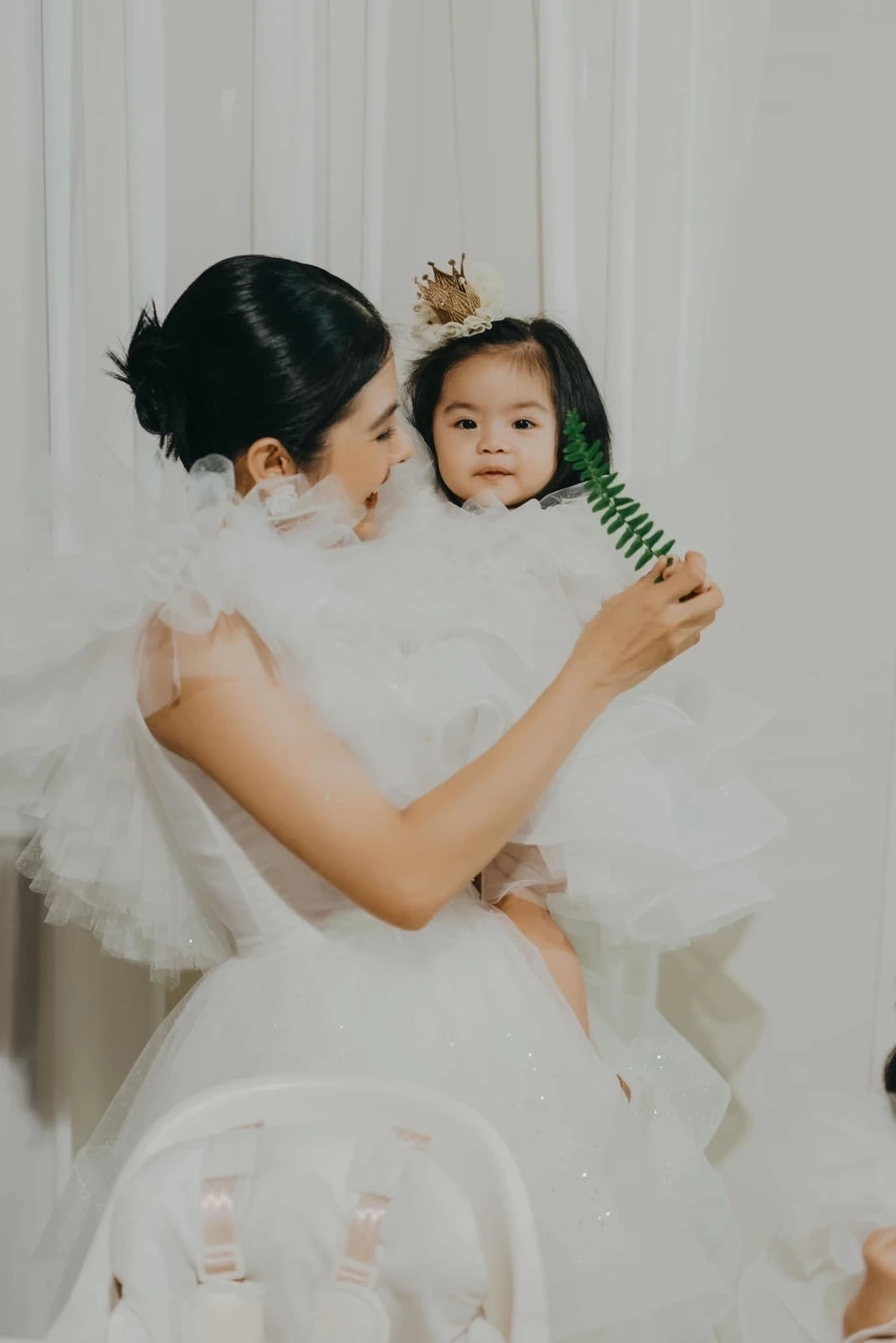 Chồng diễn viên Vân Trang là người luôn ở bên hỗ trợ cô trong mọi hoạt động.