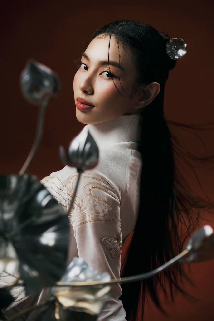 Nguyễn Thúc Thùy Tiên học vấn đa dạng và đầy ấn tượng, khẳng định tài năng vượt trội.