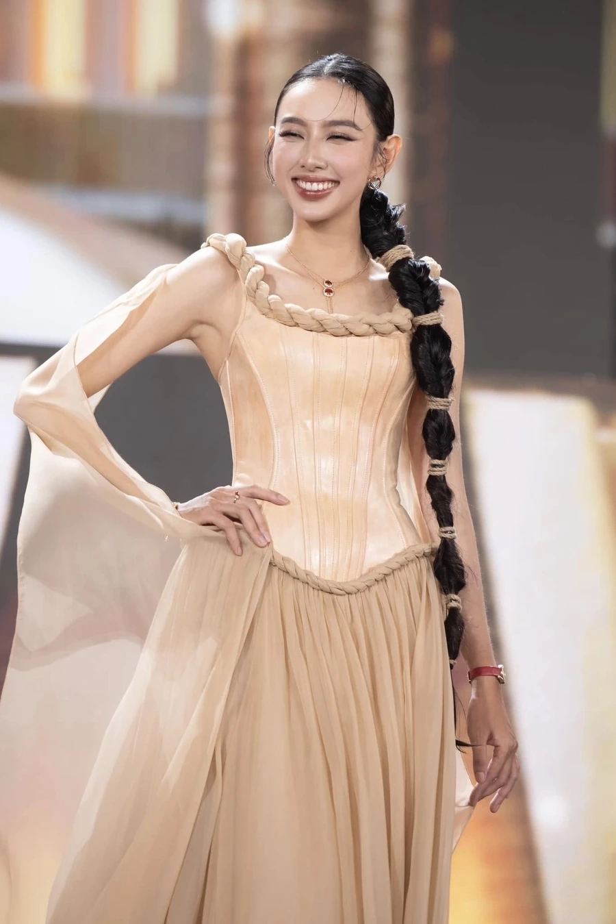 Nguyễn Thúc Thùy Tiên Hoa hậu Hòa bình là một trong những nhan sắc ấn tượng của Việt Nam tại đấu trường quốc tế.