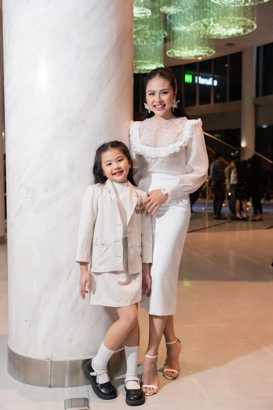 Mai Vân Trang và chồng tạo nên hình ảnh gia đình hoàn hảo và đáng ngưỡng mộ.