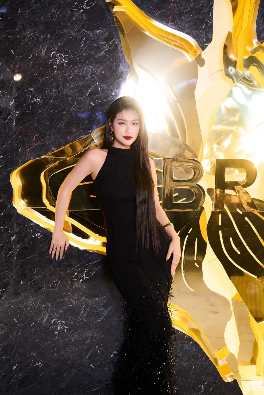 Hình Ảnh Của Thiên Ân khắc họa vẻ đẹp hoàn hảo và phong cách riêng biệt.