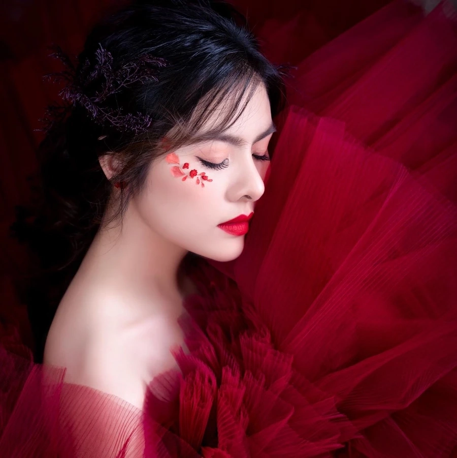 Dịch vụ trang phục biểu diễn Vân Anh mang đến những bộ đồ ấn tượng cho các nghệ sĩ.