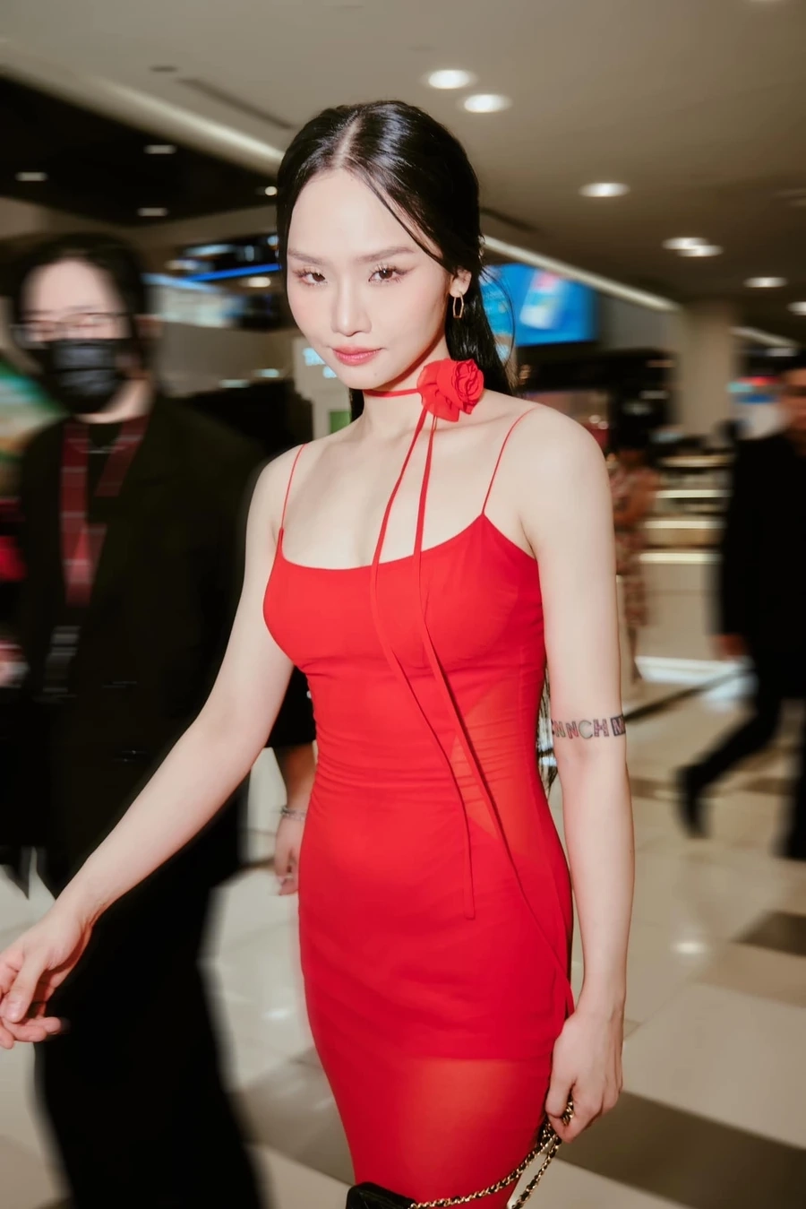 Cả Miu Lê giống Hiền Hồ đều có nét duyên dáng và tài năng đặc biệt.