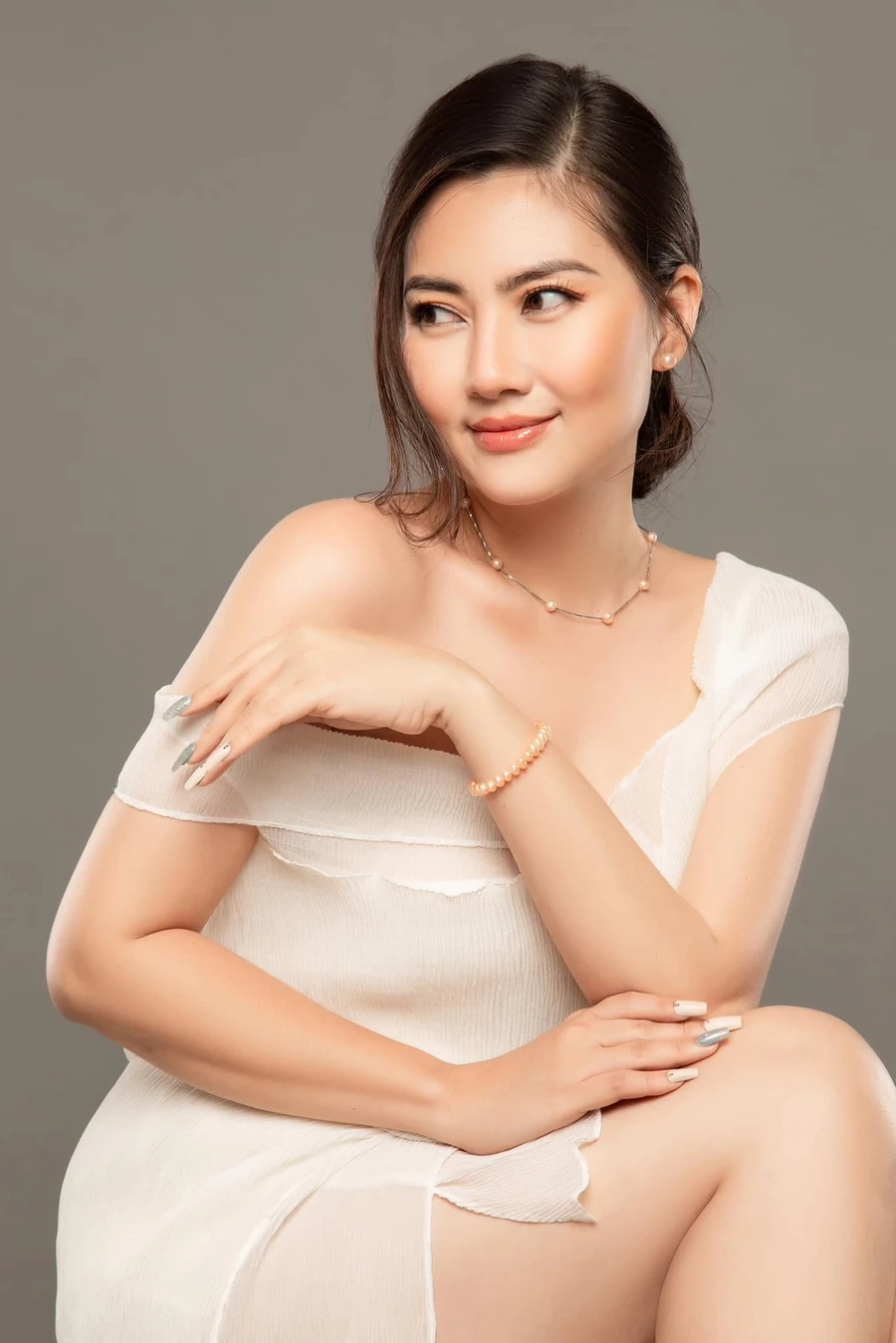 Khám phá không gian sống sang trọng và ấm cúng trong Nhà của diễn viên Ngọc Lan.