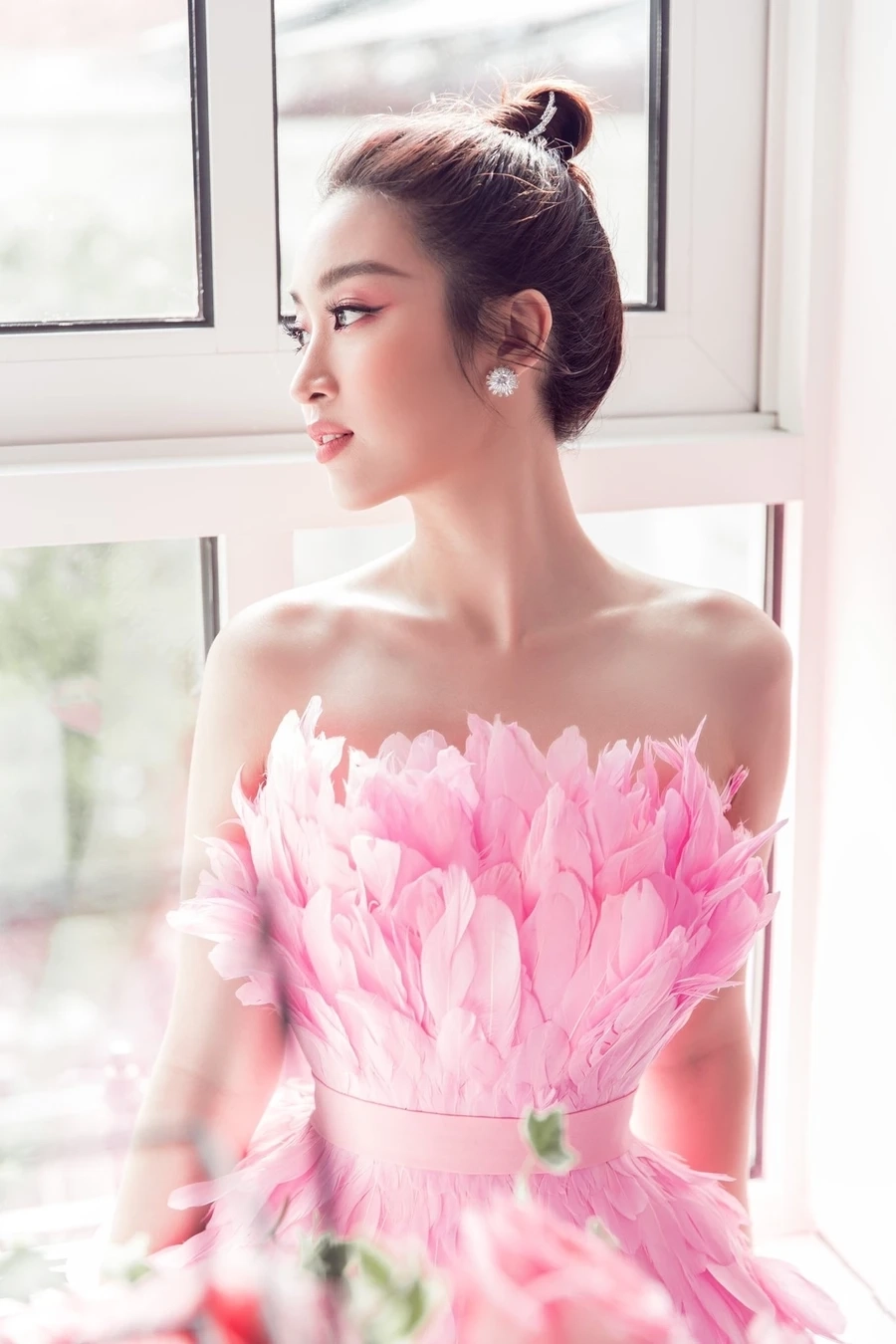 Đỗ Mỹ Linh Hoa hậu là biểu tượng sắc đẹp và tài năng vượt trội của Việt Nam.