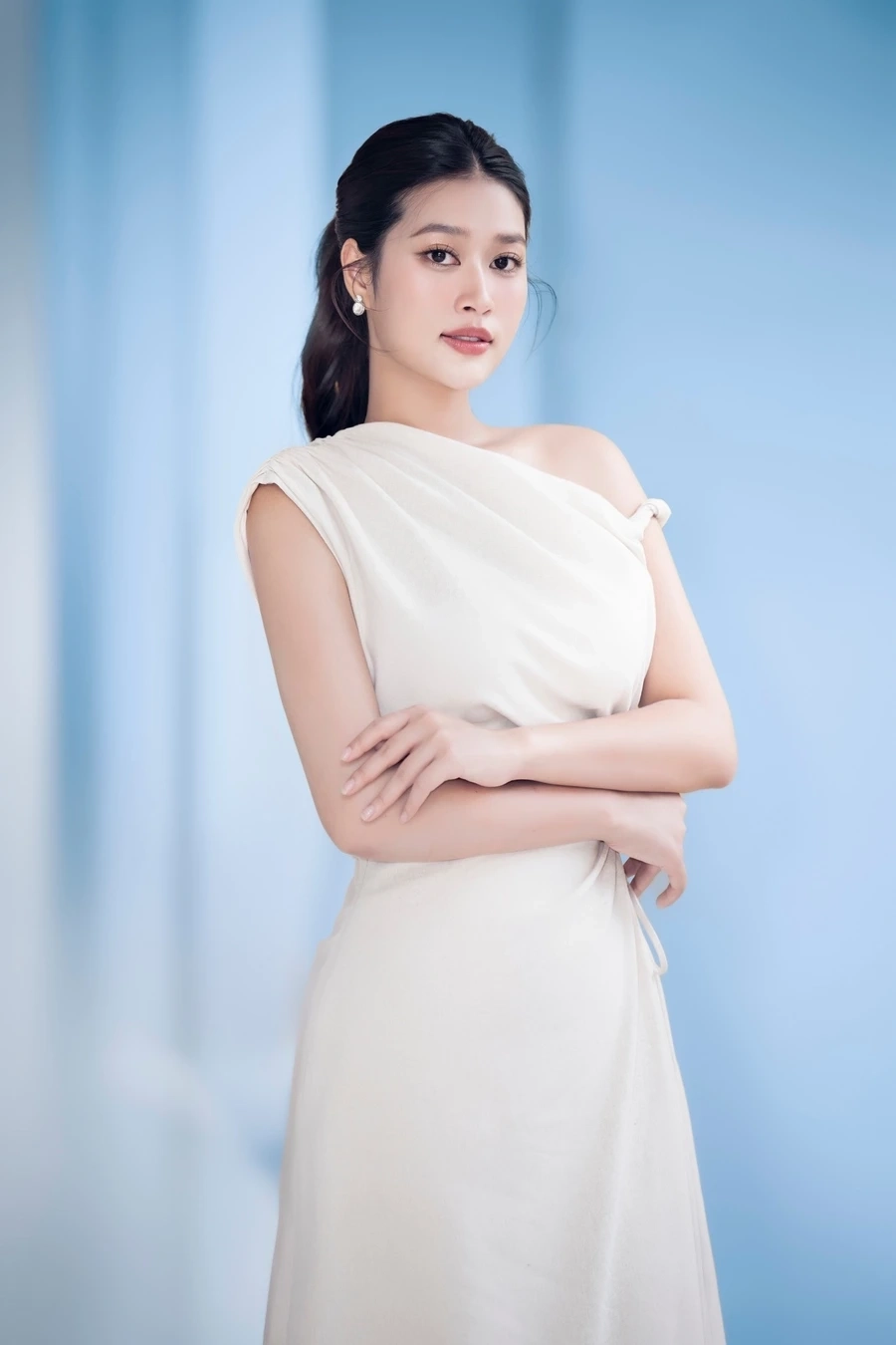 Thiên Ân Trình Diễn Áo Tắm thu hút mọi ánh nhìn với sự tự tin và quyến rũ.