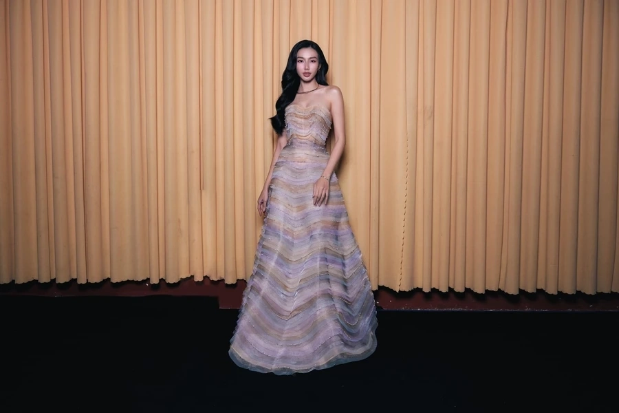 Hoa hậu Nguyễn Trúc Thủy Tiên tỏa sáng với tài năng và sự duyên dáng không ngừng.