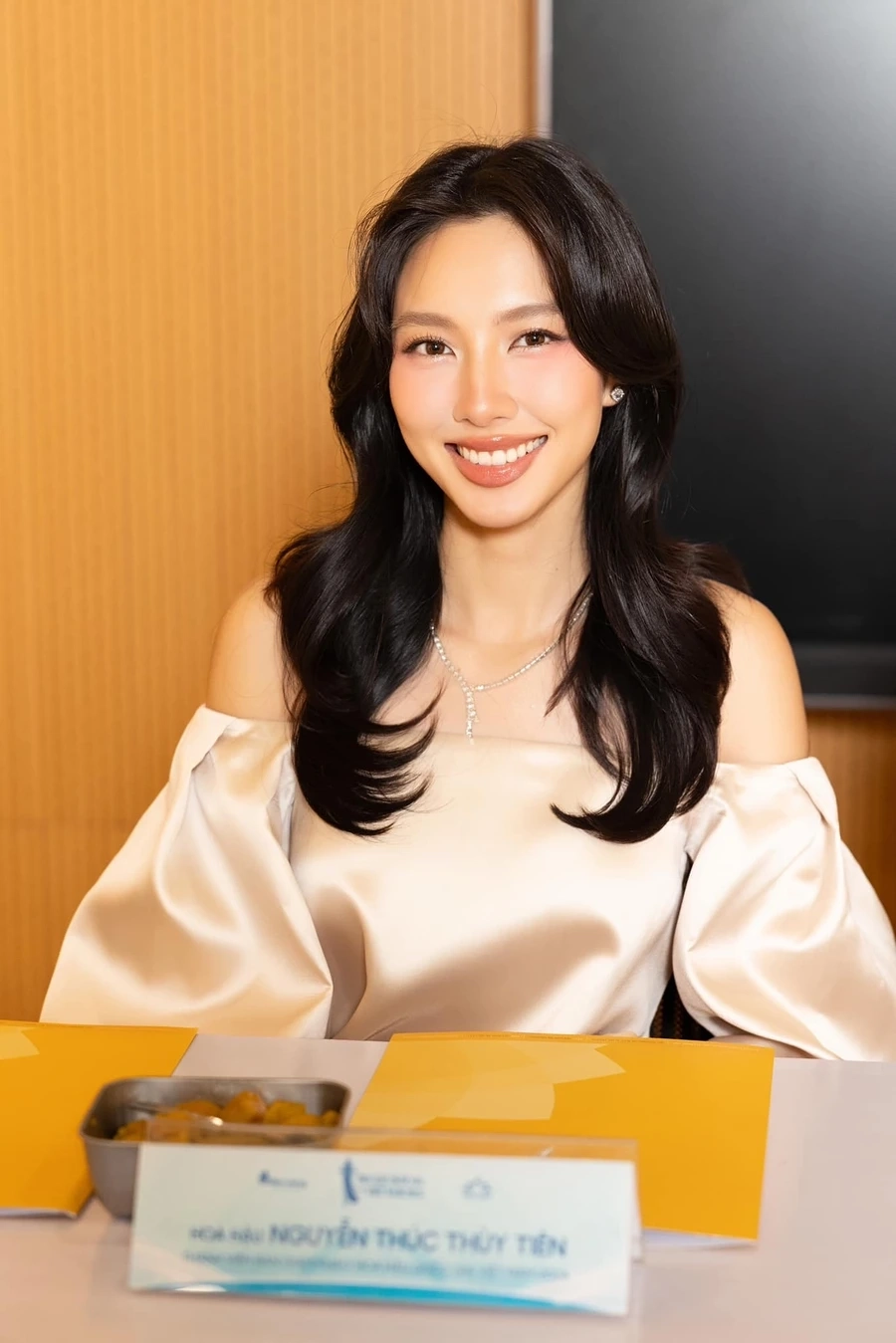 Hình Nguyễn Thúc Thùy Tiên luôn thu hút với vẻ đẹp tựa nàng thơ, thanh thoát và duyên dáng.