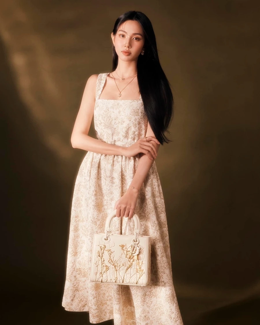 Vương miện của Nguyễn Thức Thủy Tiên là biểu tượng vinh quang trong hành trình của hoa hậu.