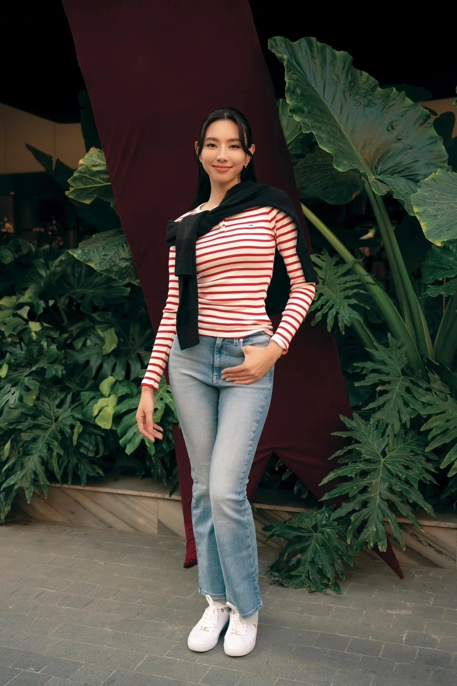 Vương miện Nguyễn Thúc Thùy Tiên là niềm tự hào không chỉ của cô mà còn của Việt Nam.