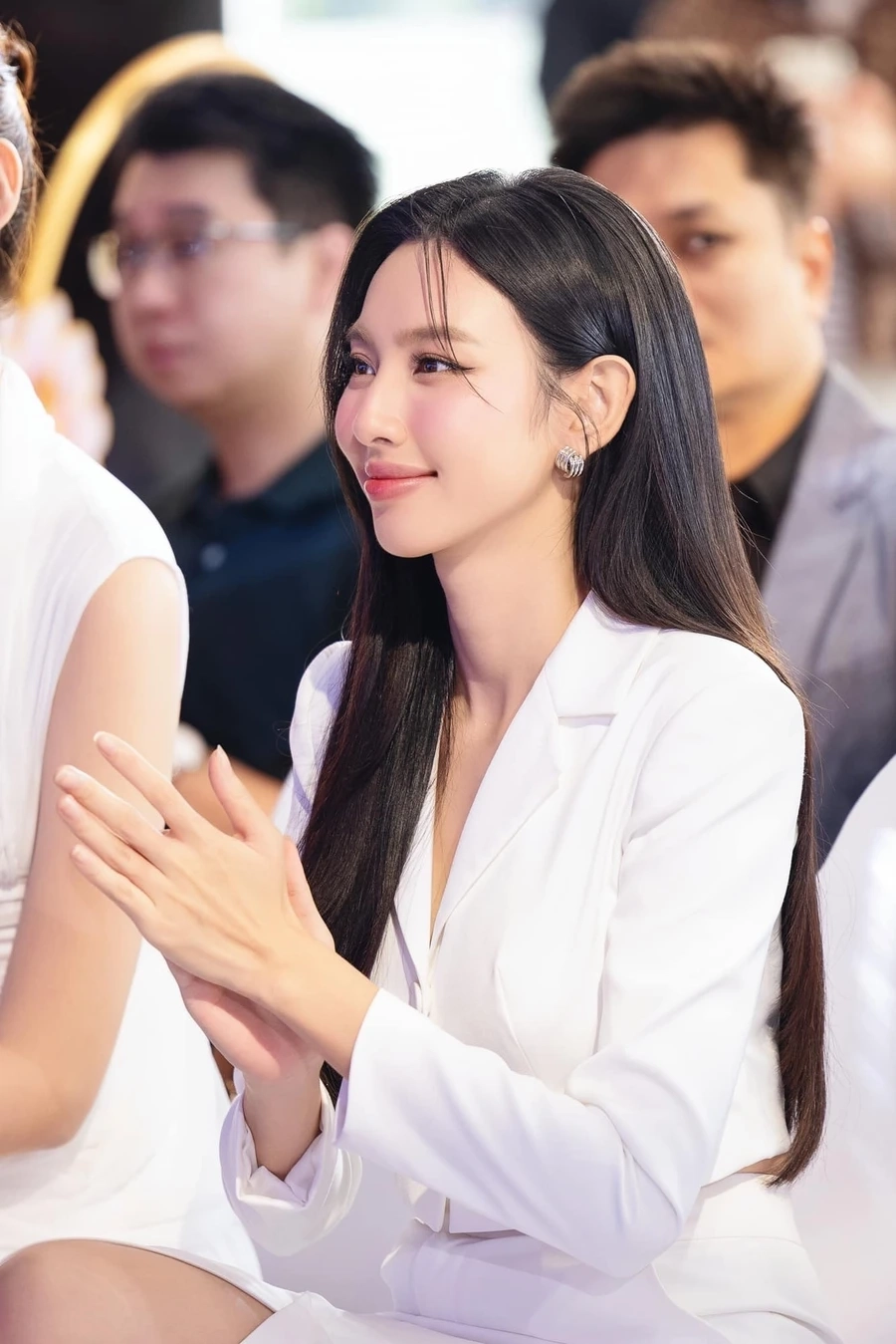 Vương miện Nguyễn Thúc Thủy Tiên là đỉnh cao trong sự nghiệp sắc đẹp của cô.