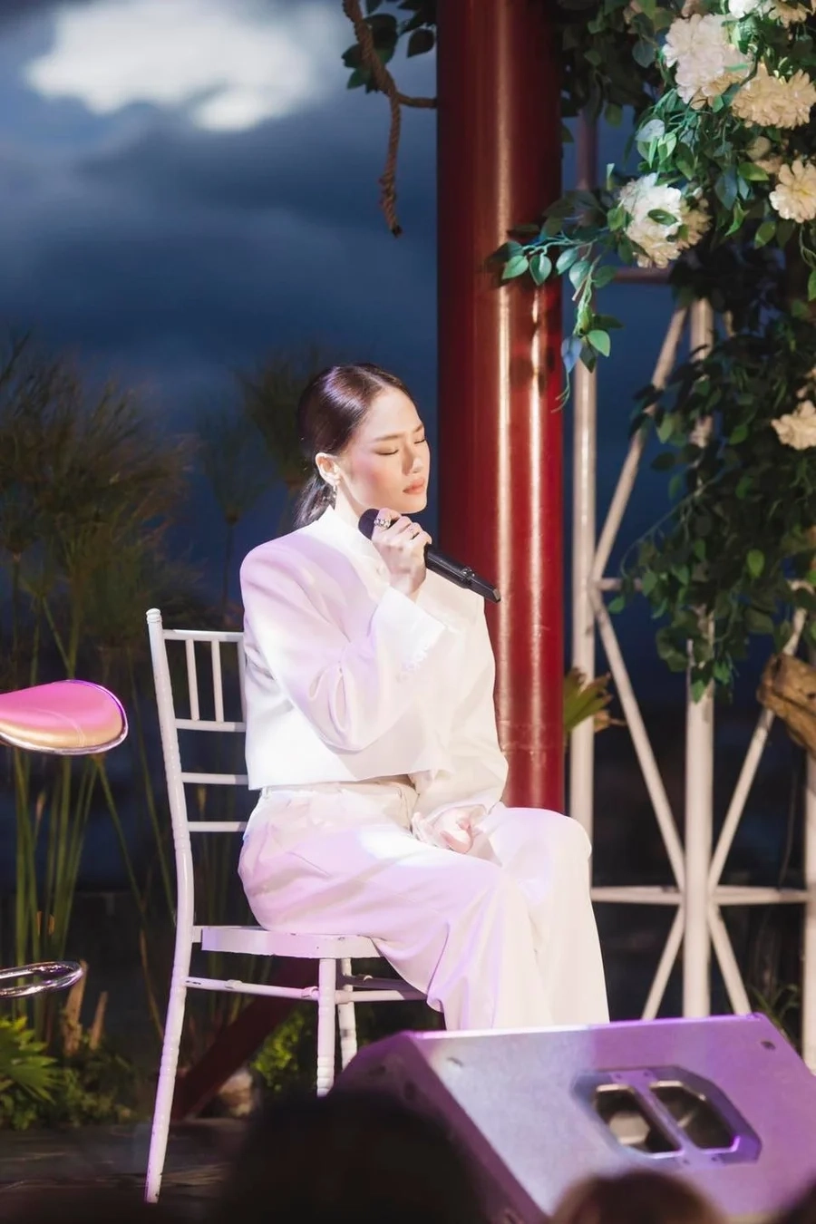 Miu Lê livestream là một cơ hội để các fan có thể giao lưu trực tiếp với thần tượng.