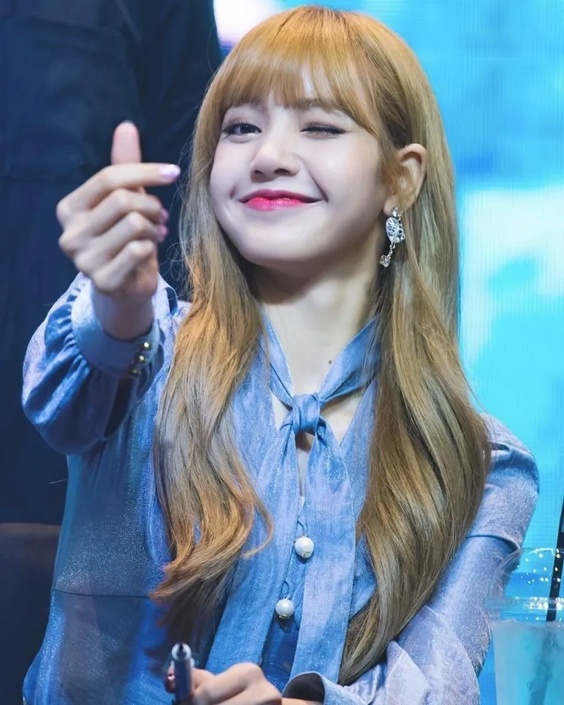 Blackpink lisa meme face biểu cảm cực lầy lội.