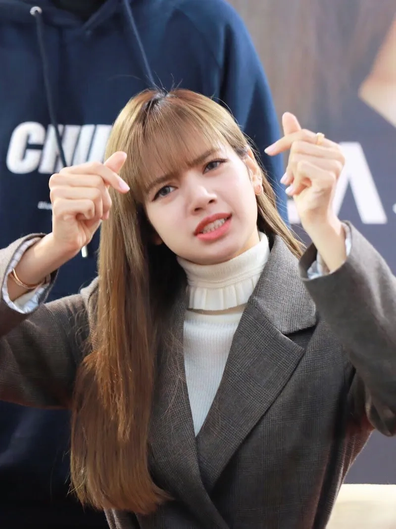 Meme blackpink lisa làm bạn cười thả ga.