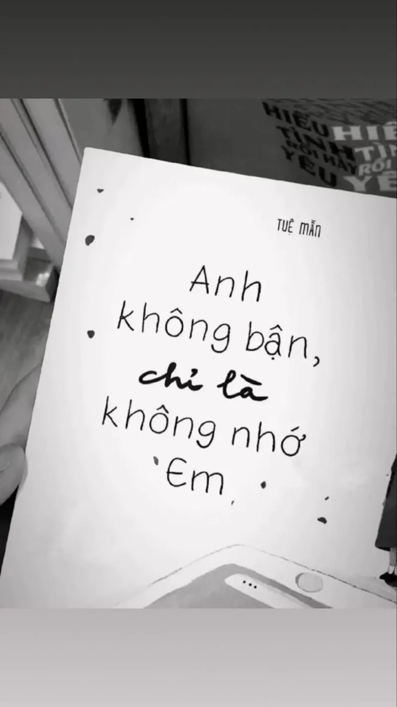 Meme anh nhớ em là hình ảnh thể hiện sự yêu thương chân thành.