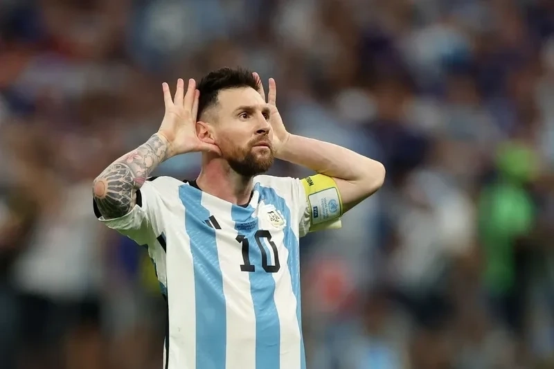 Messi meme template là hình ảnh gốc dùng để chế các meme về Messi.