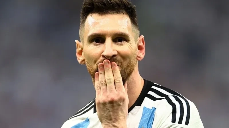Messi referee meme chế ảnh Messi cùng với các tình huống hài hước với trọng tài.