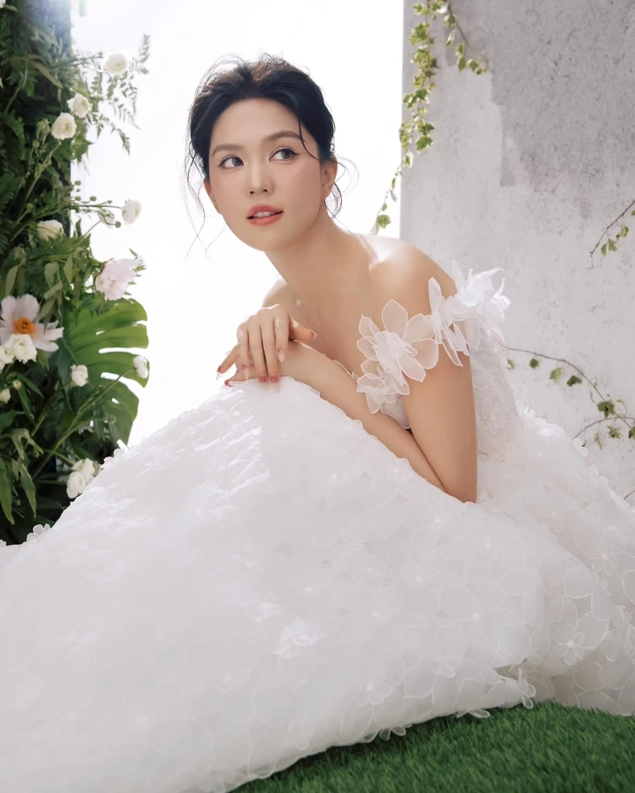 Ngọc Trinh mặc hở hang luôn gây được sự chú ý bởi phong cách đầy táo bạo và quyến rũ.