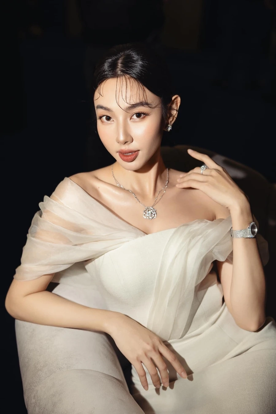 Hoa hậu Nguyễn Thủy Tiên là một trong những người đẹp được yêu mến và ngưỡng mộ nhất.