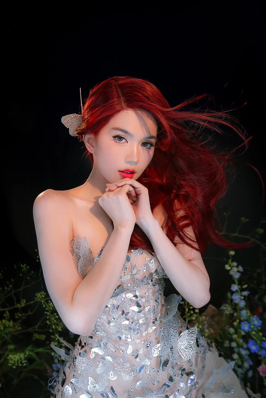 Ngọc Trinh ko che thể hiện sự dũng cảm và tinh tế trong mỗi bộ trang phục của cô.